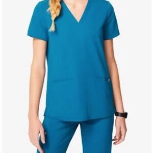 FIGS Casma Three Pocket Scrub Top in Small, Color No Longer Available